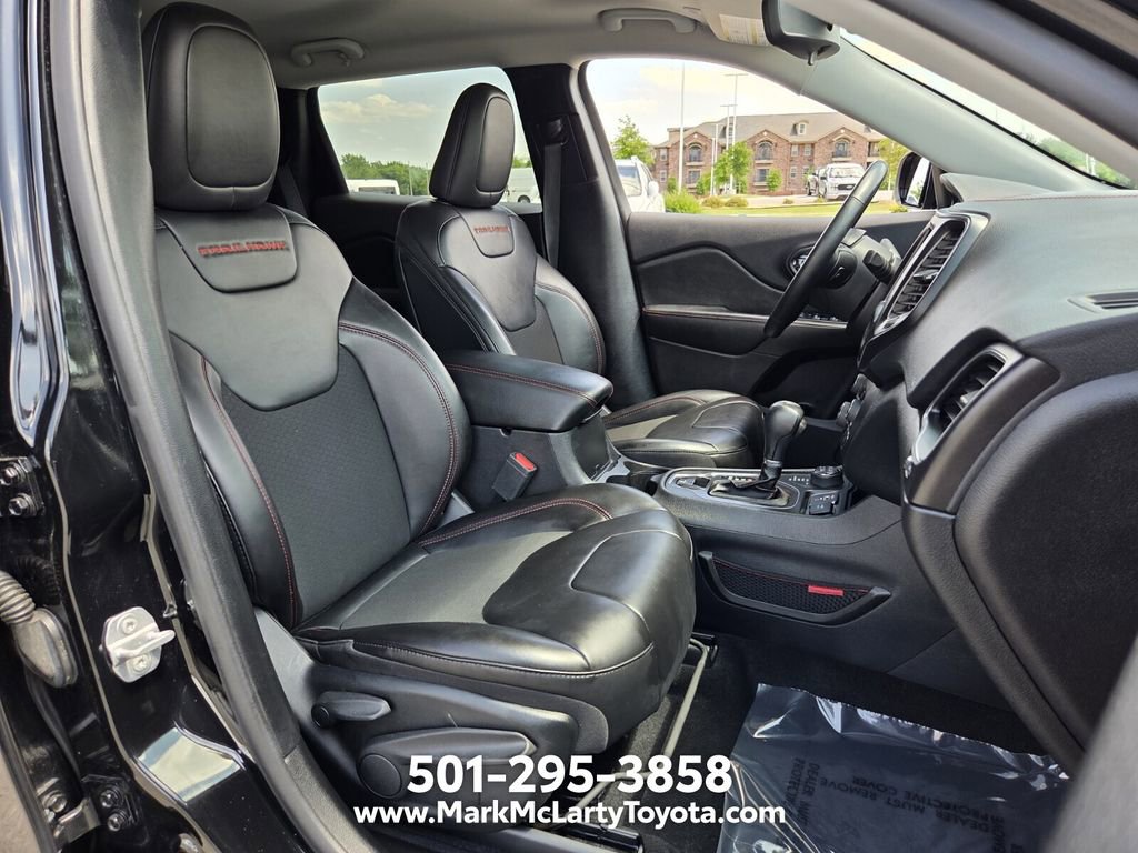 Used 2020 Jeep Cherokee Trailhawk w/ Cold Weather Group AWD/4WD image 16
