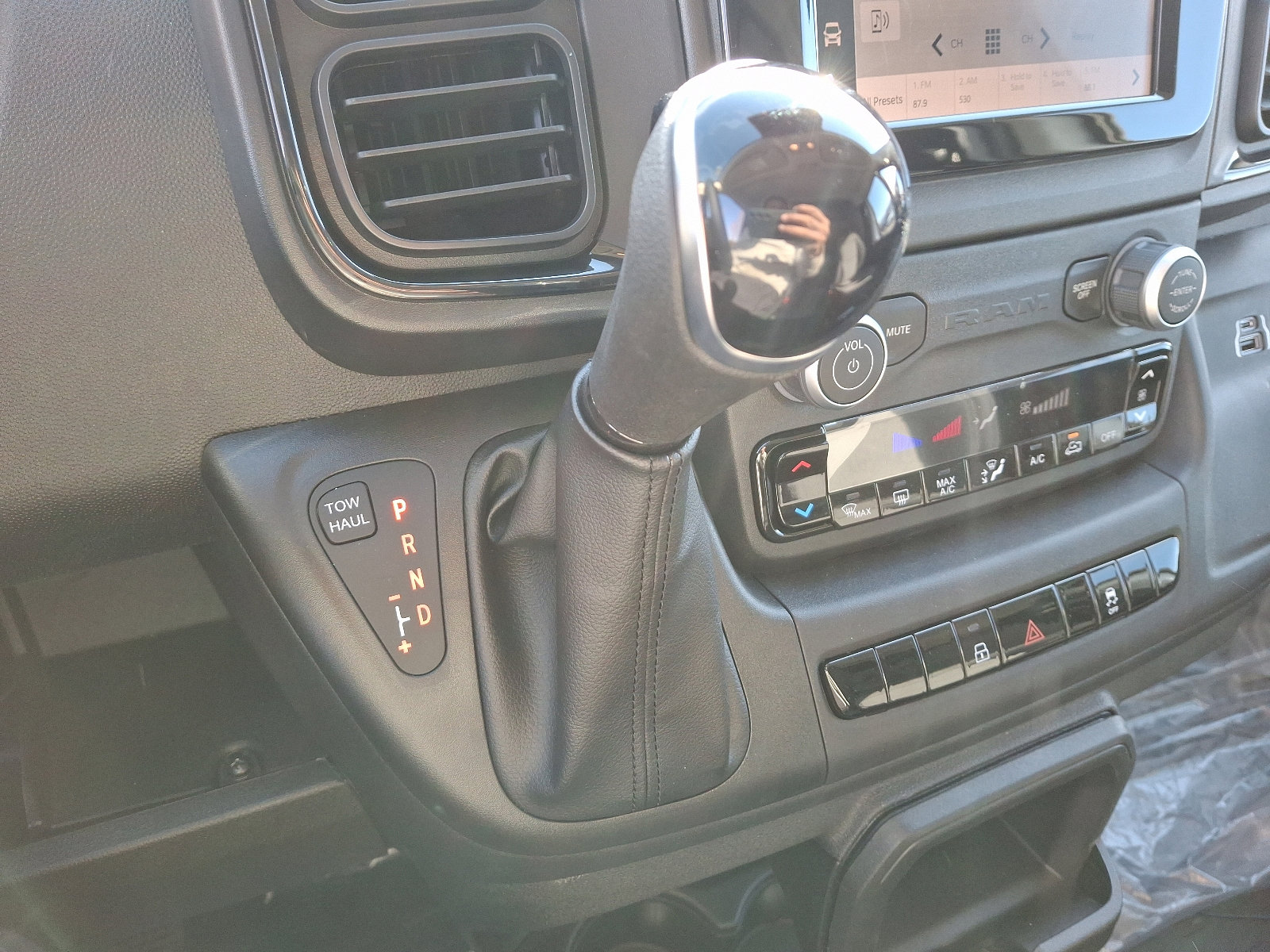 New 2024 RAM ProMaster 2500 w/ Convenience Group image 11