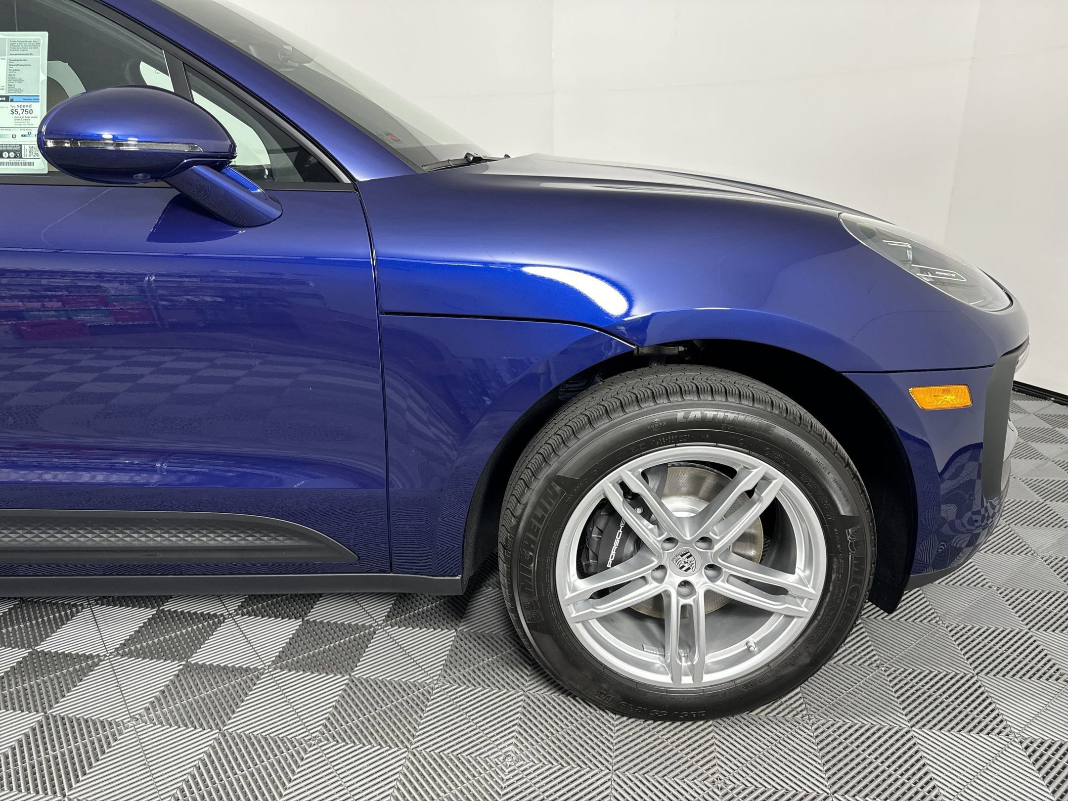 Certified 2025 Porsche Macan image 12