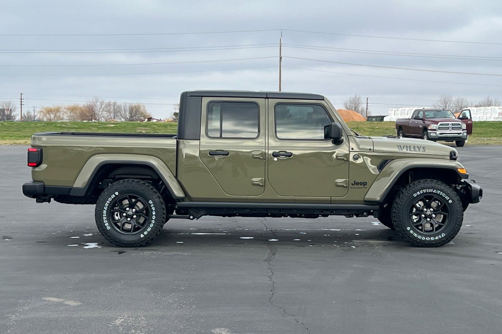 New 2026 Jeep Gladiator Sport AWD/4WD image 2