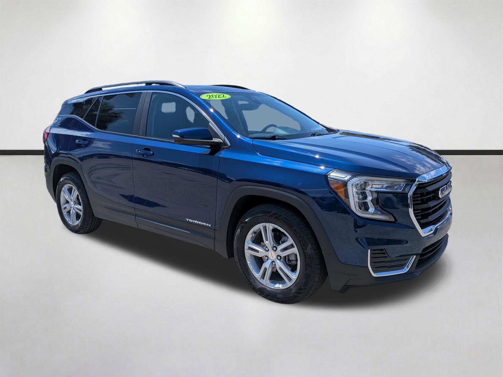 Used 2022 GMC Terrain SLE w/ Driver Convenience Package FWD image 1