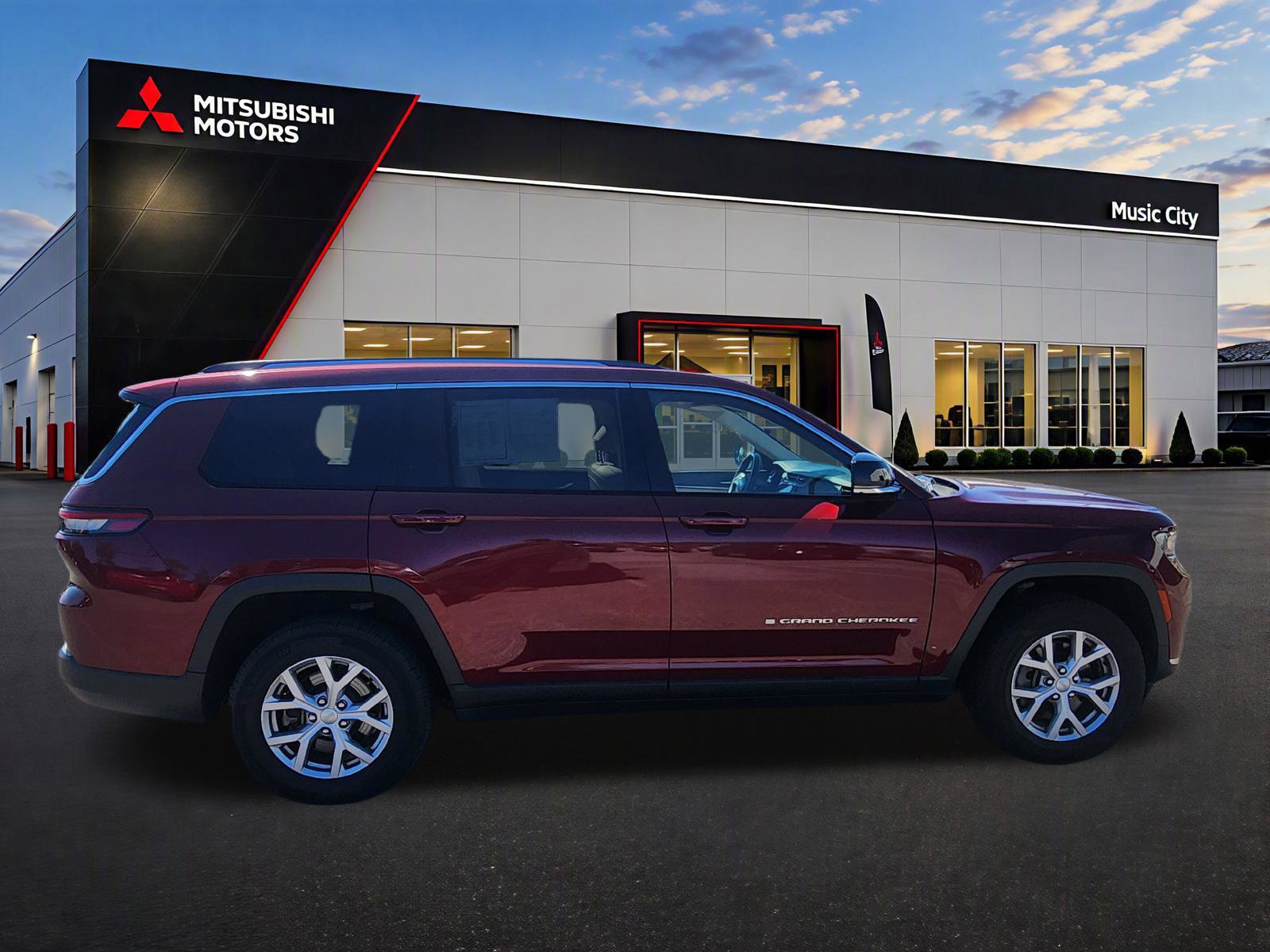 Used 2021 Jeep Grand Cherokee L Limited AWD/4WD image 9