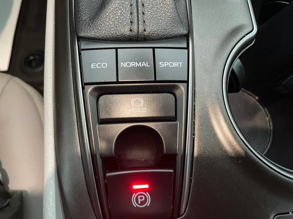 Used 2022 Toyota Camry SE w/ Cold Weather Package AWD/4WD image 38