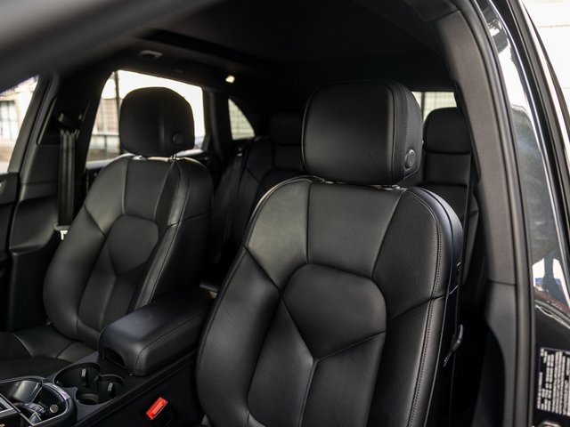 Certified 2025 Porsche Macan image 5
