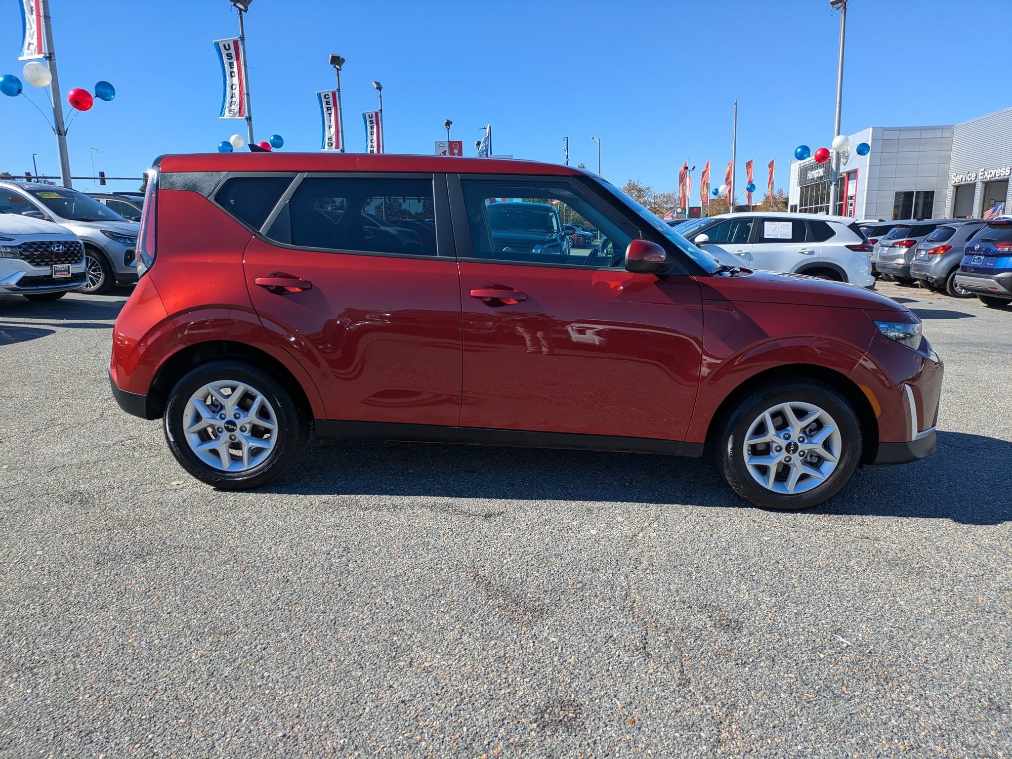 Used 2025 Kia Soul LX w/ LX Technology Package FWD image 3