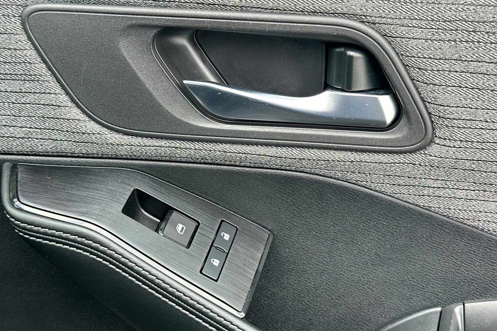 Used 2023 Nissan Rogue SV image 21