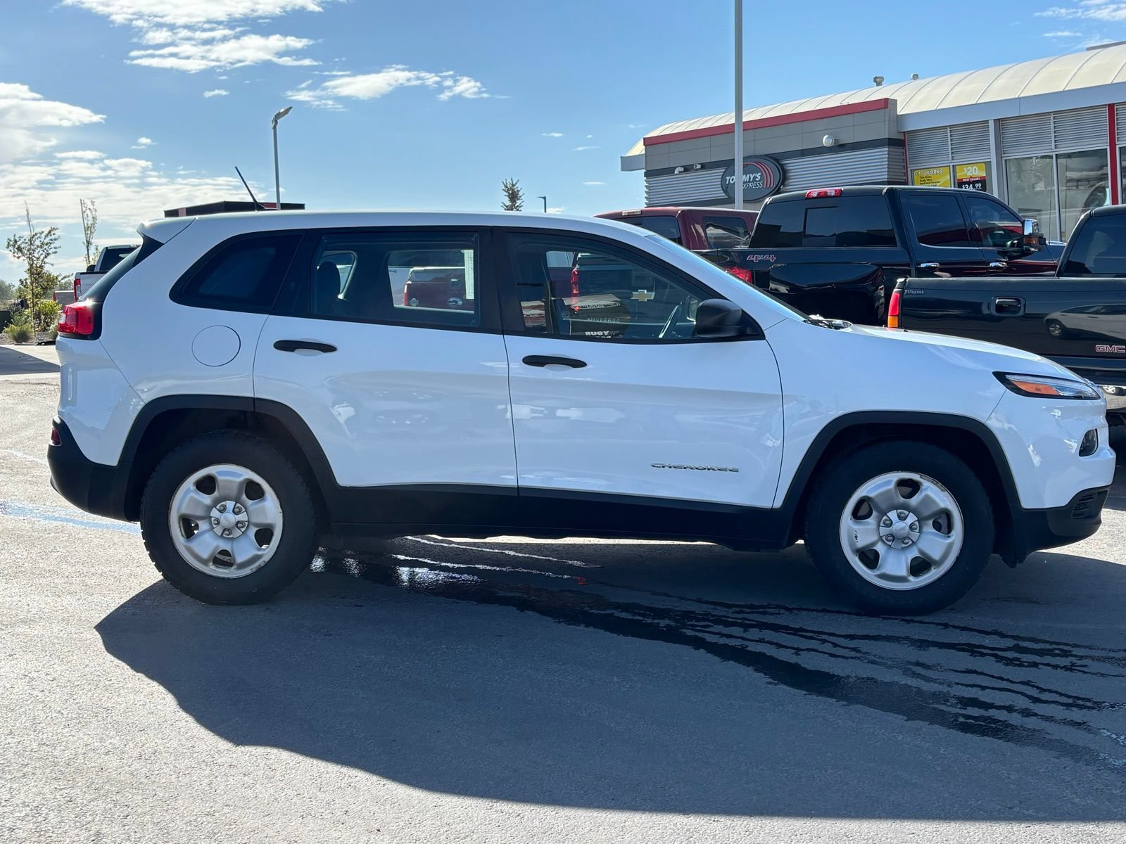 Used 2018 Jeep Cherokee Sport FWD image 5