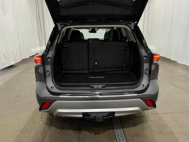 Certified 2025 Toyota Highlander Platinum AWD/4WD image 13