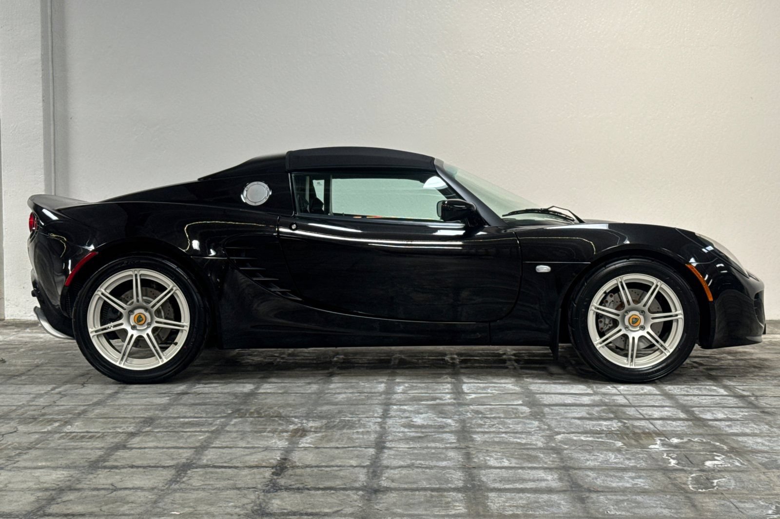 Used 2005 Lotus Elise RWD image 3