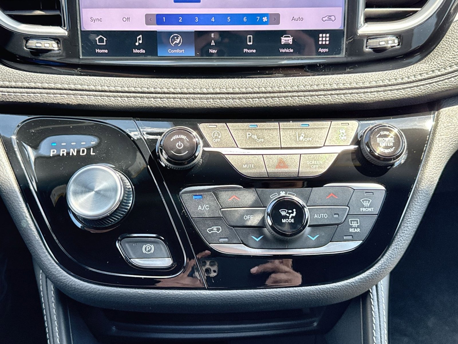 New 2026 Chrysler Pacifica Limited w/ S Appearance Package image 28