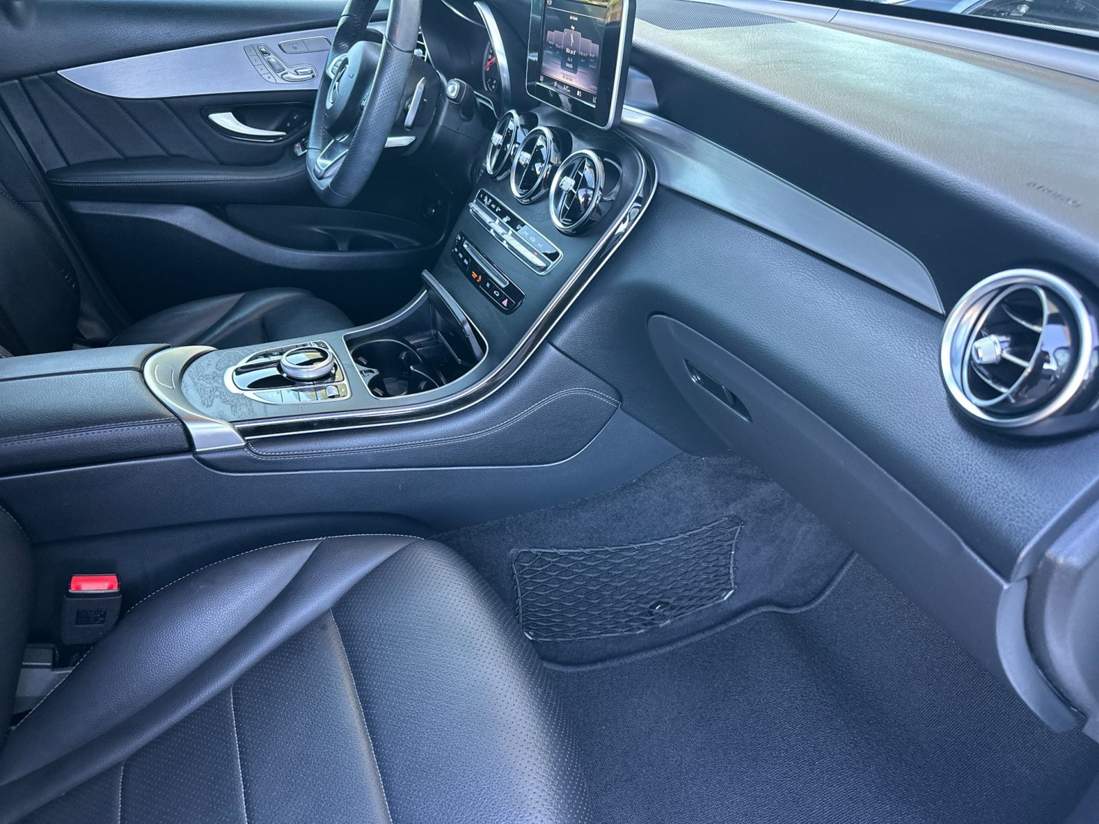 Used 2019 Mercedes-Benz GLC 300 image 17