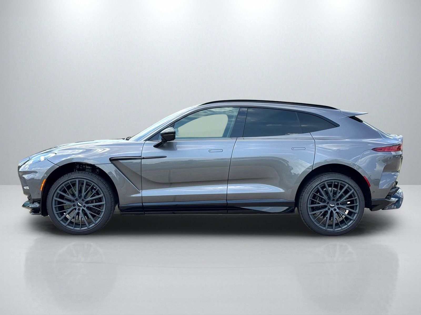 New 2025 Aston Martin DBX 707 image 7
