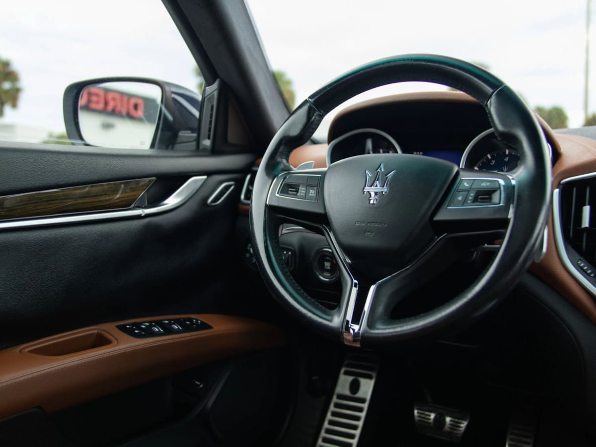 Used 2015 Maserati Ghibli S Q4 AWD/4WD image 35