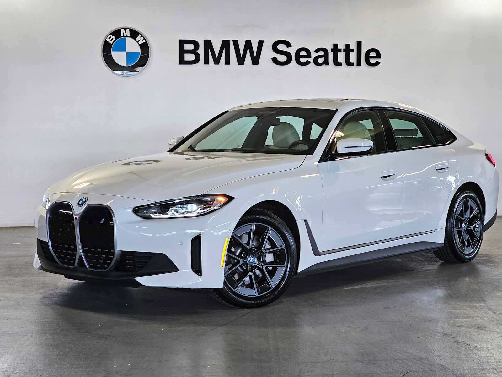 Certified 2023 BMW i4 eDrive35 RWD image 1