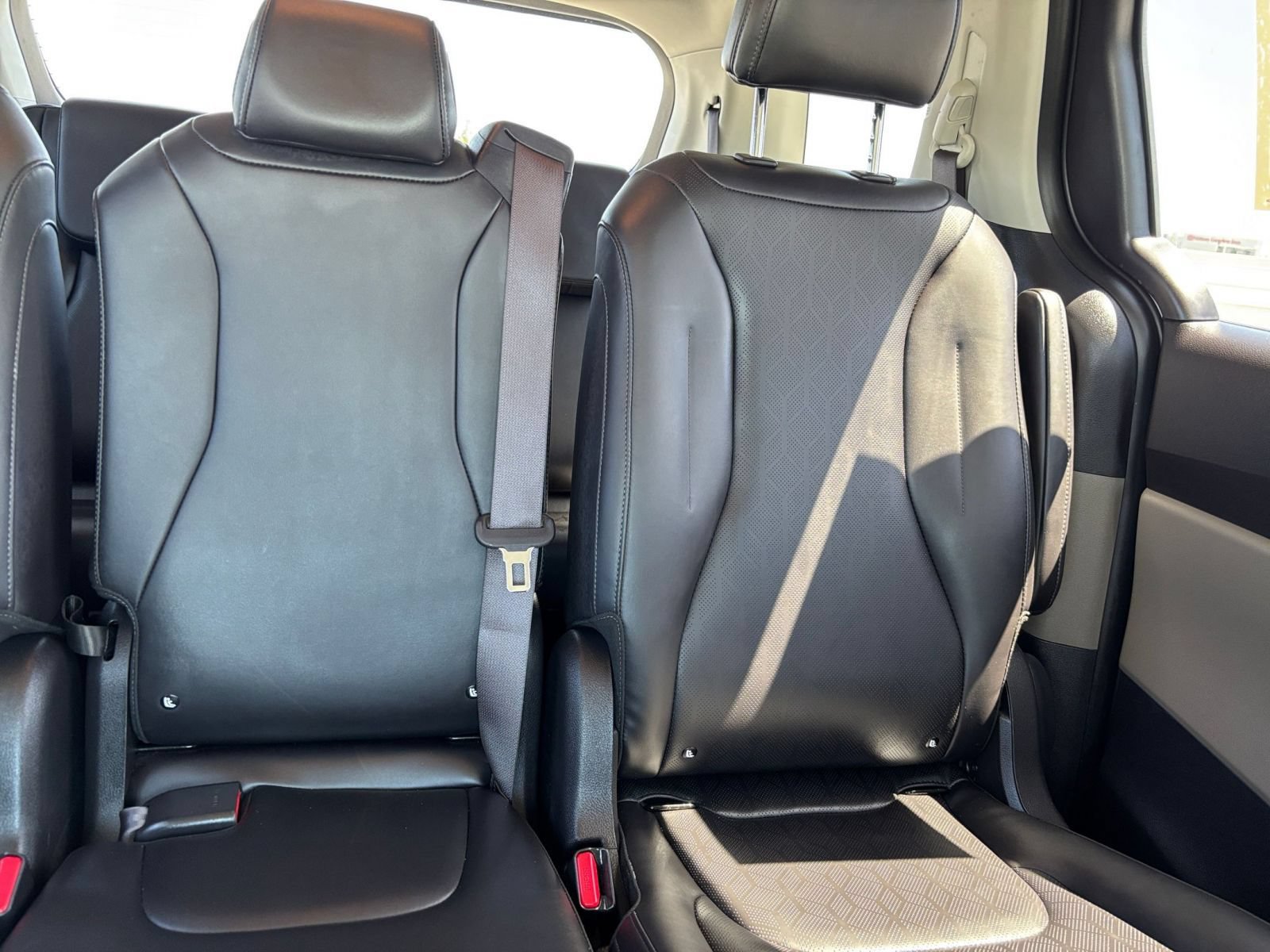 Used 2026 Kia Carnival FWD image 40