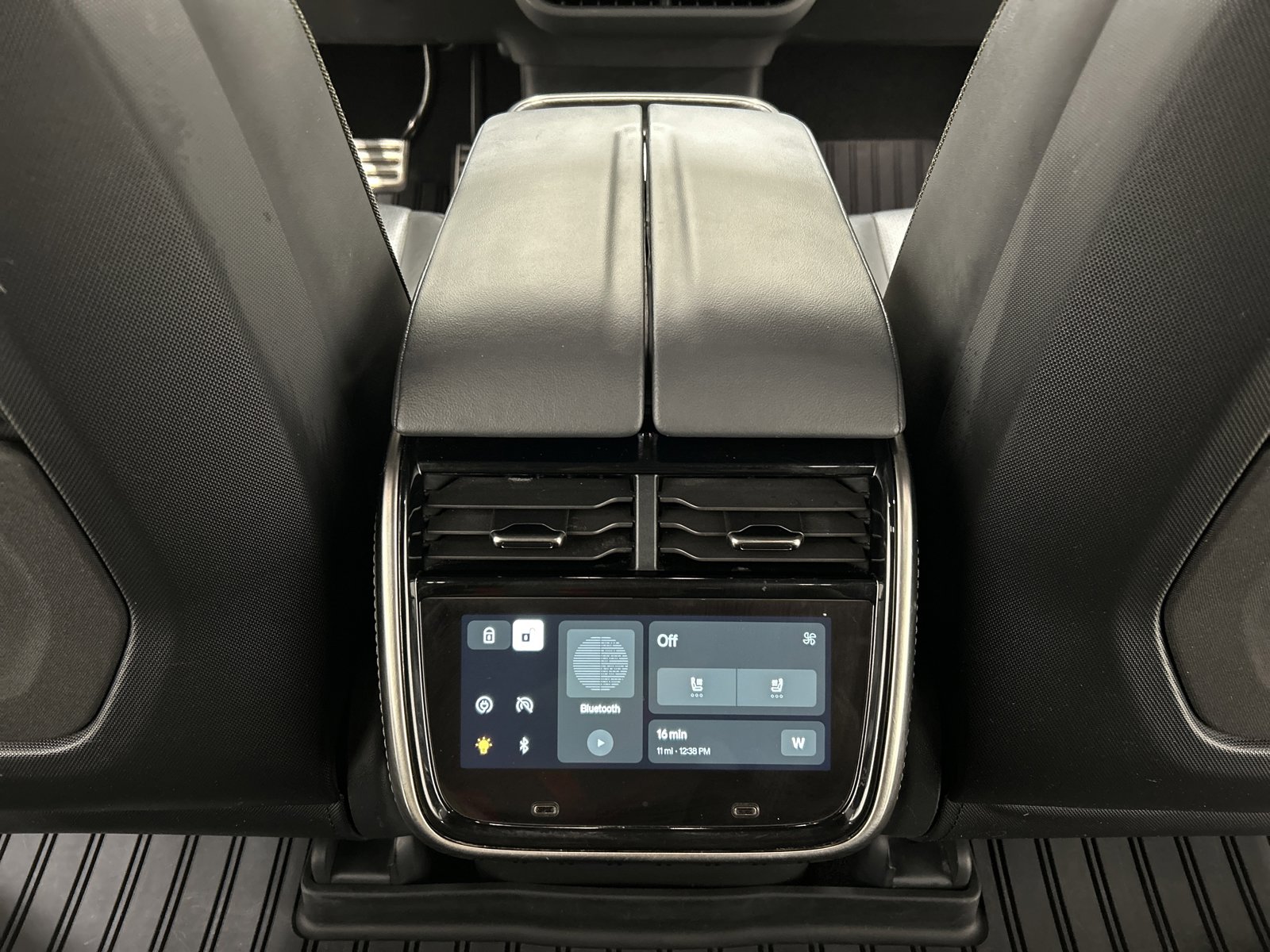 Used 2022 Rivian R1S Launch Edition image 30