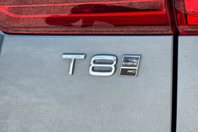 Used 2019 Volvo XC60 T8 Momentum w/ Premium Package AWD/4WD image 27