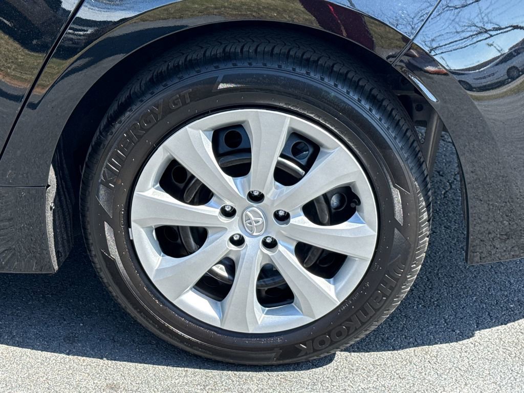 Used 2025 Toyota Corolla LE image 19