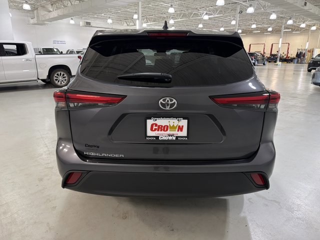 Used 2023 Toyota Highlander L FWD image 7