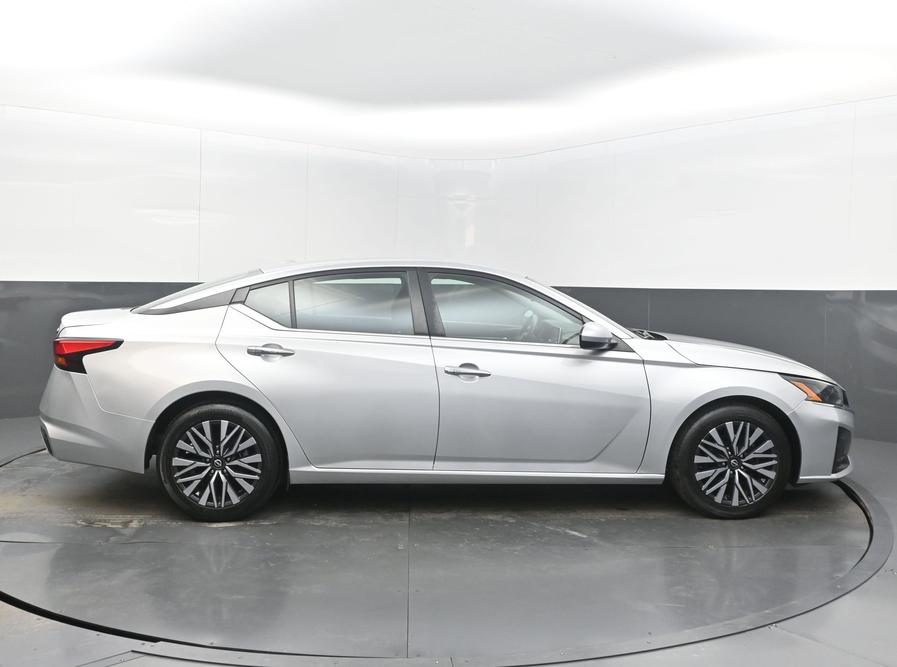 Used 2023 Nissan Altima 2.5 SV image 10