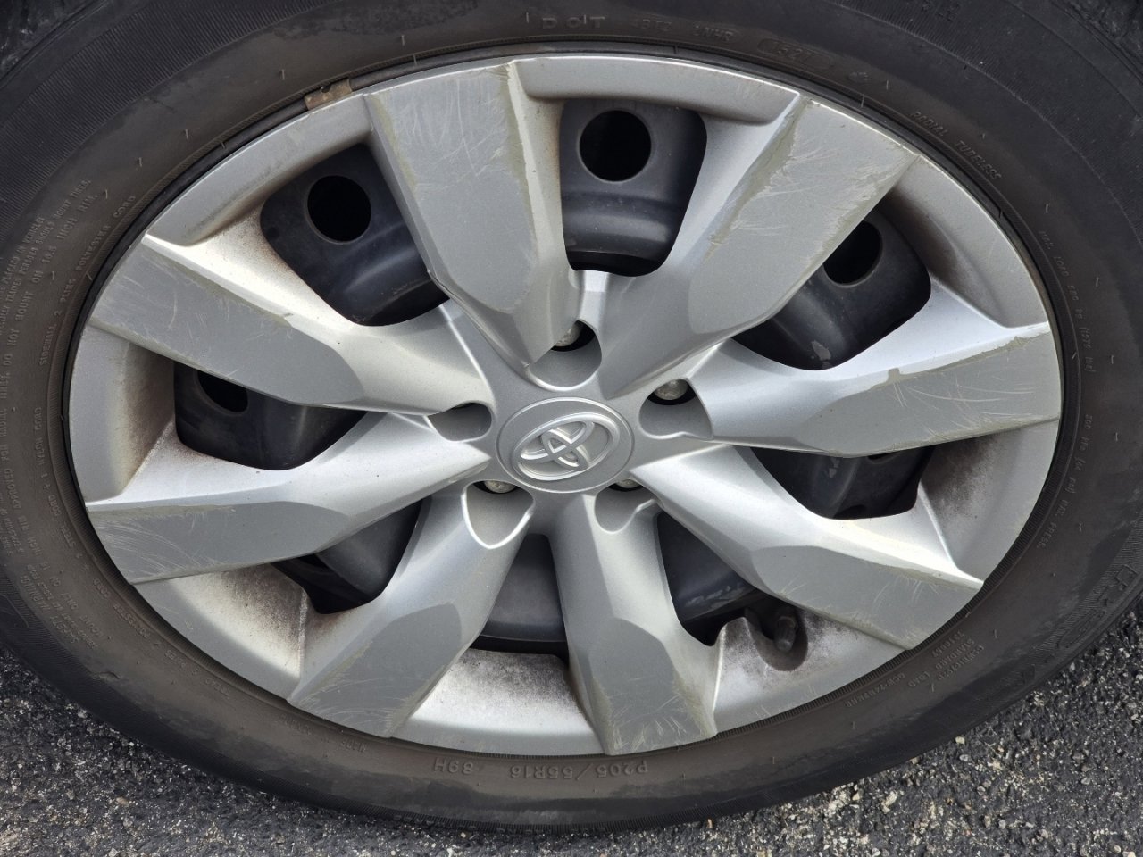 Used 2016 Toyota Corolla LE FWD image 18