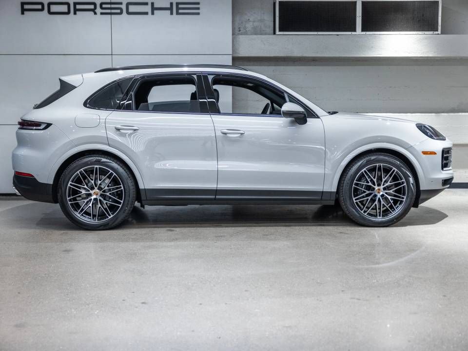Certified 2026 Porsche Cayenne AWD/4WD image 10