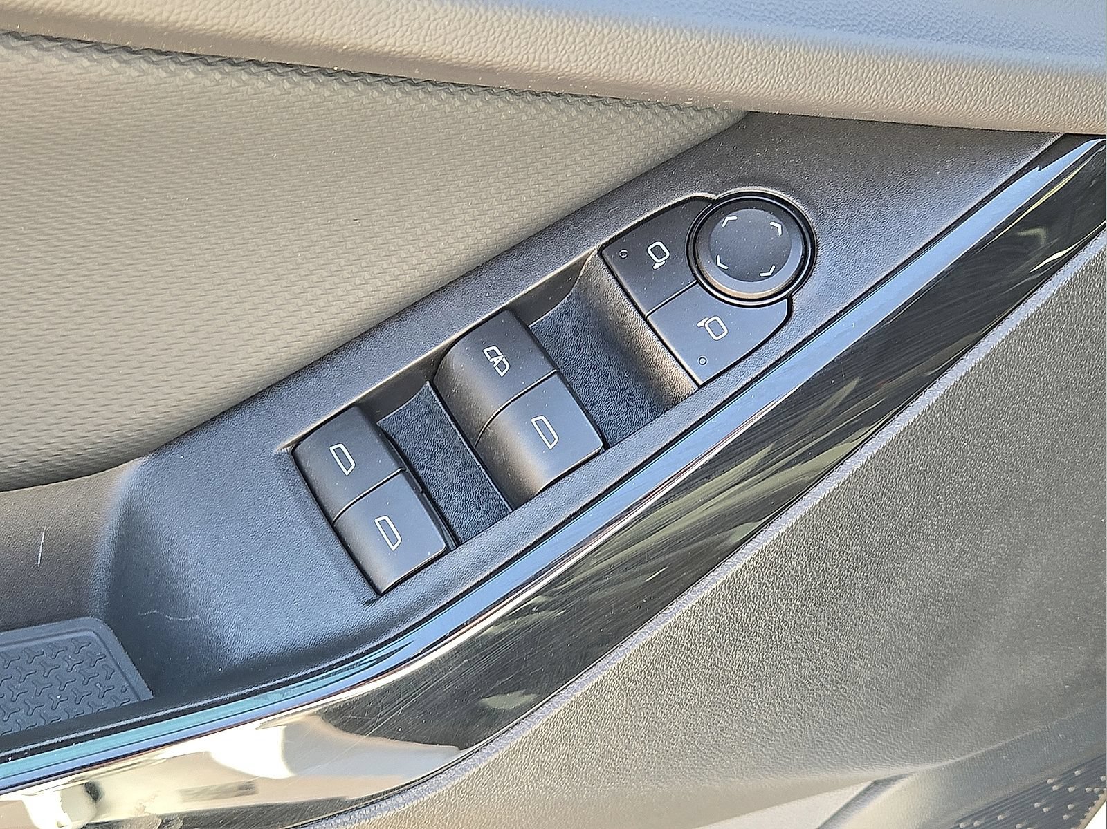 Used 2025 Chevrolet Equinox LT AWD/4WD image 21