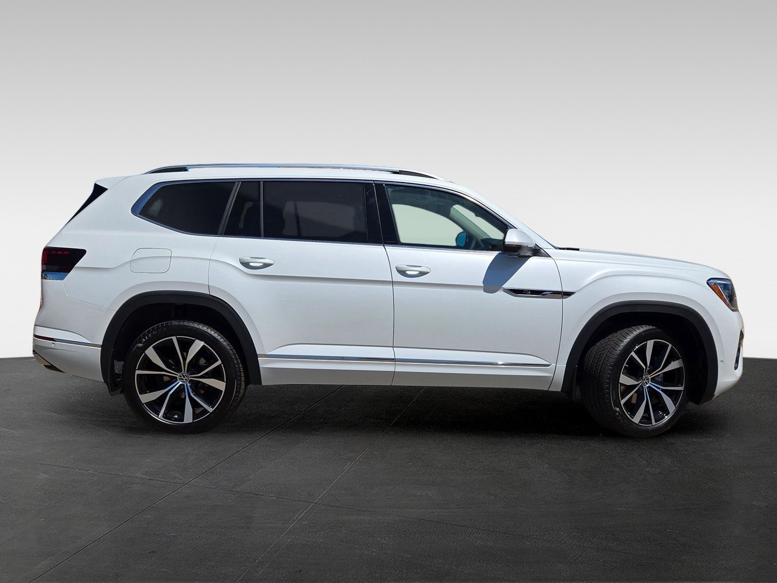 New 2026 Volkswagen Atlas SEL Premium R-Line image 3