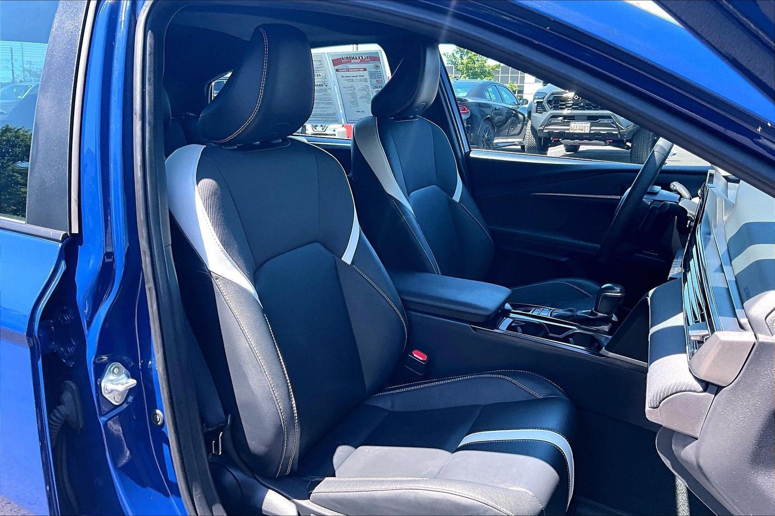 Used 2025 Toyota Camry SE w/ Convenience Package FWD image 7