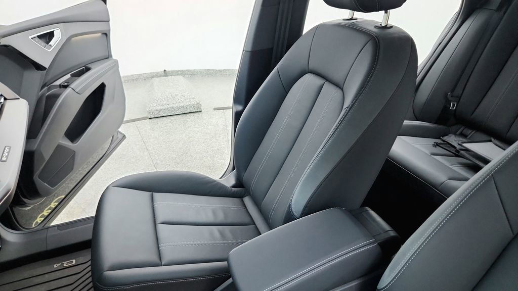 Used 2024 Audi Q4 e-tron Premium w/ Convenience Package image 22