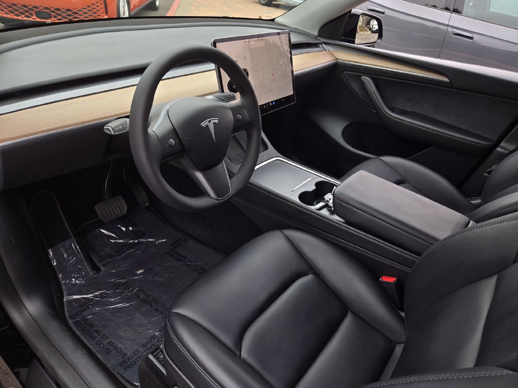 Used 2023 Tesla Model Y 2WD image 10