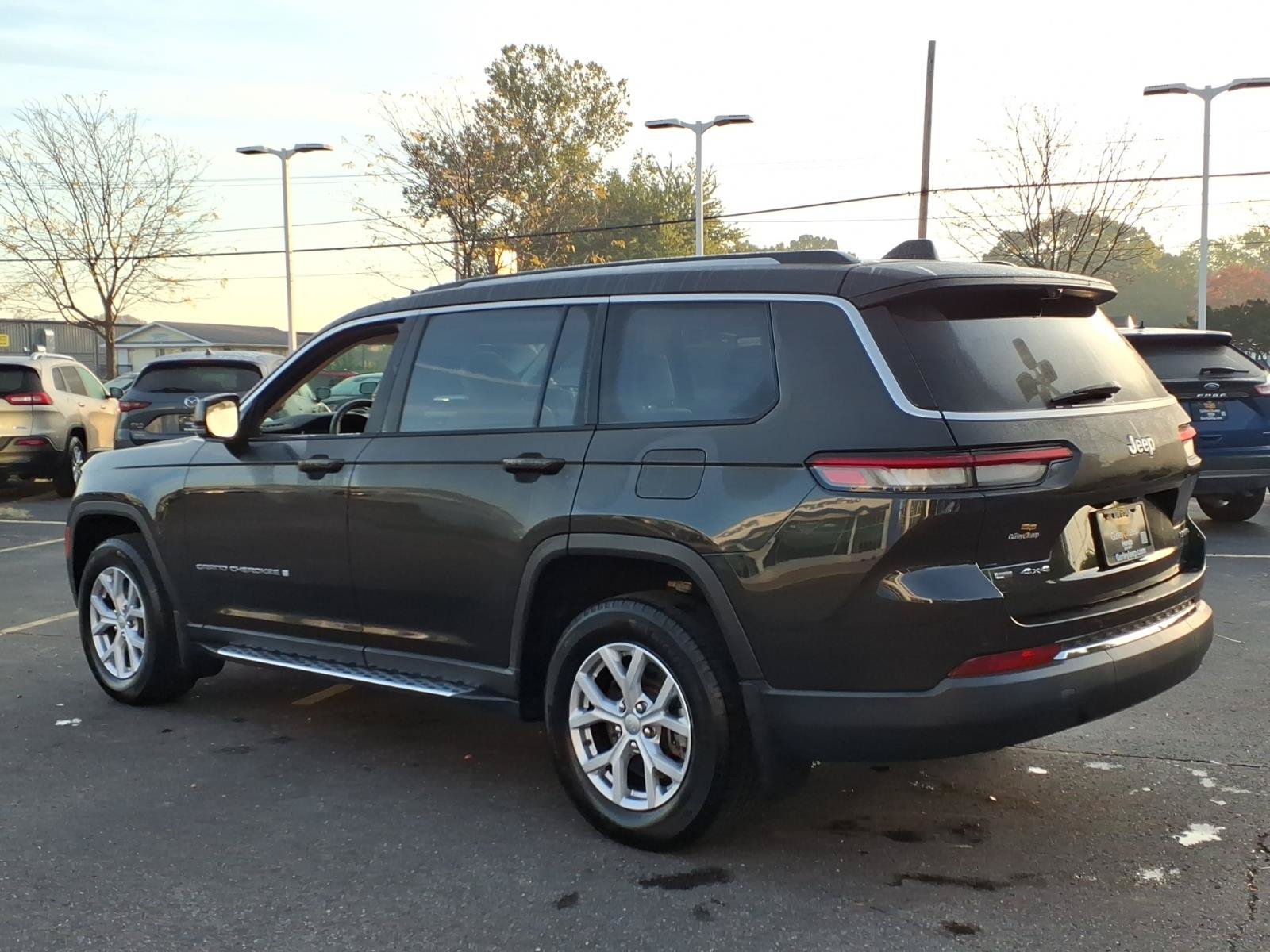 Used 2022 Jeep Grand Cherokee L Limited w/ Luxury Tech Group II AWD/4WD image 11
