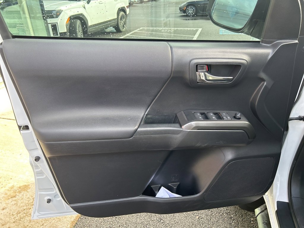 Used 2022 Toyota Tacoma TRD Off-Road image 21