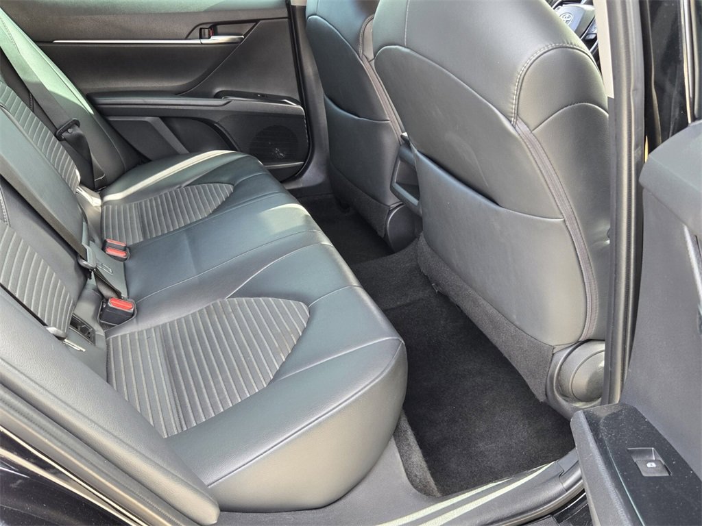 Used 2019 Toyota Camry L image 14