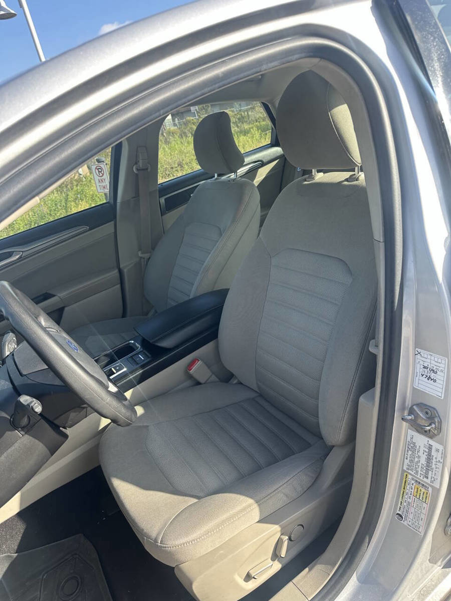 Used 2019 Ford Fusion SE image 9