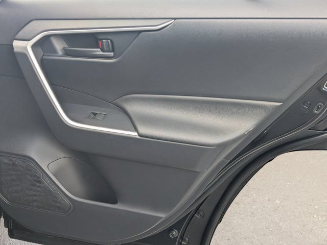 Used 2025 Toyota RAV4 LE AWD/4WD image 15