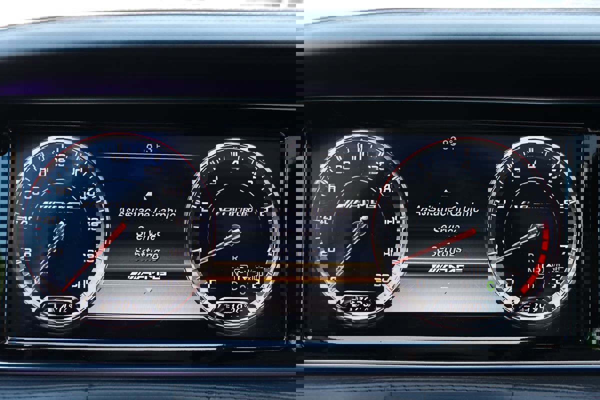 Used 2015 Mercedes-Benz S 63 AMG 4MATIC Sedan w/ Driver Assistance Package image 30