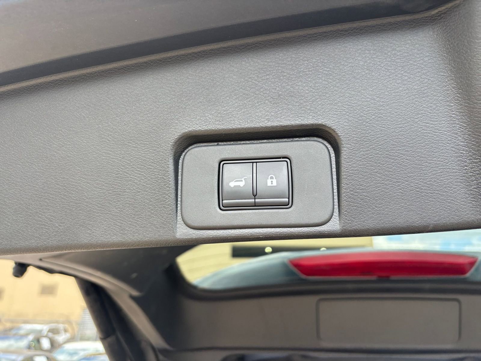 Used 2025 Nissan Rogue SV FWD image 23