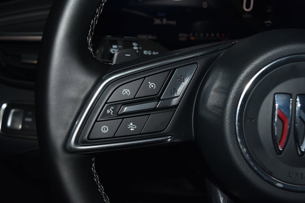 Used 2025 Buick Enclave Preferred image 9