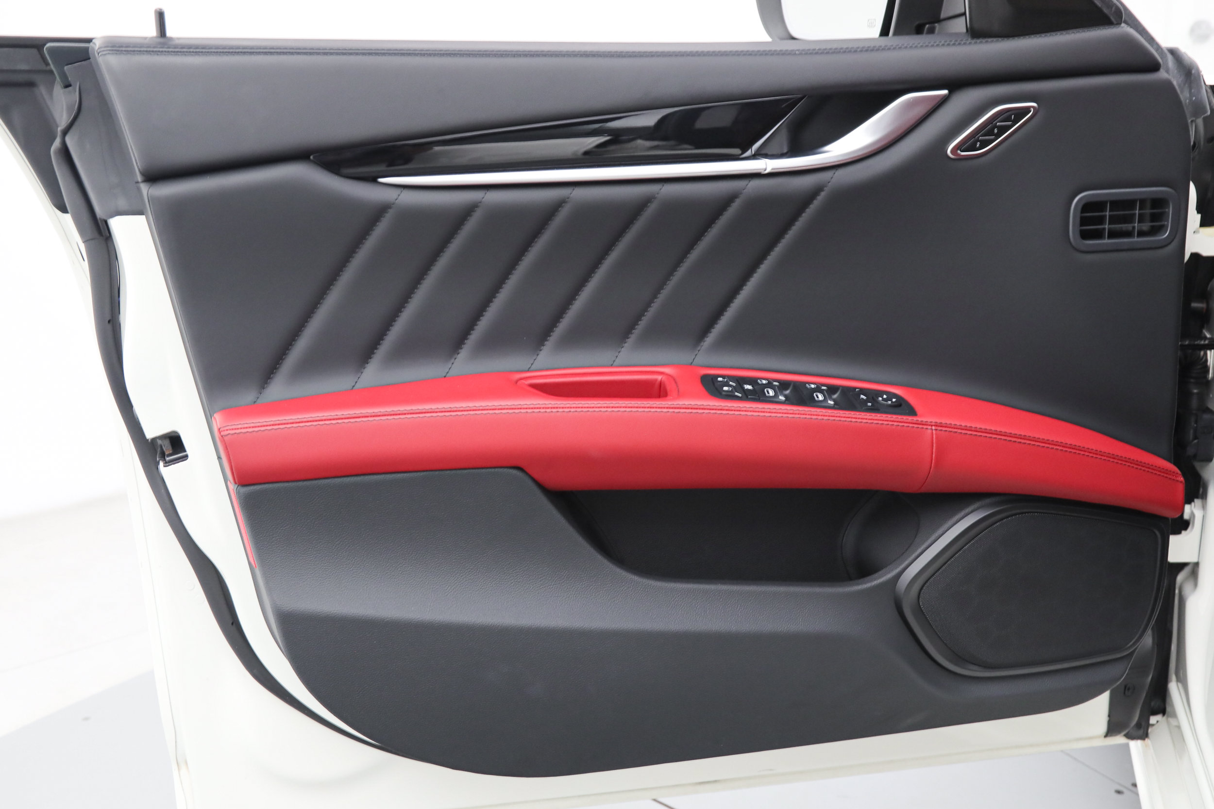 Certified 2023 Maserati Ghibli Modena RWD image 13