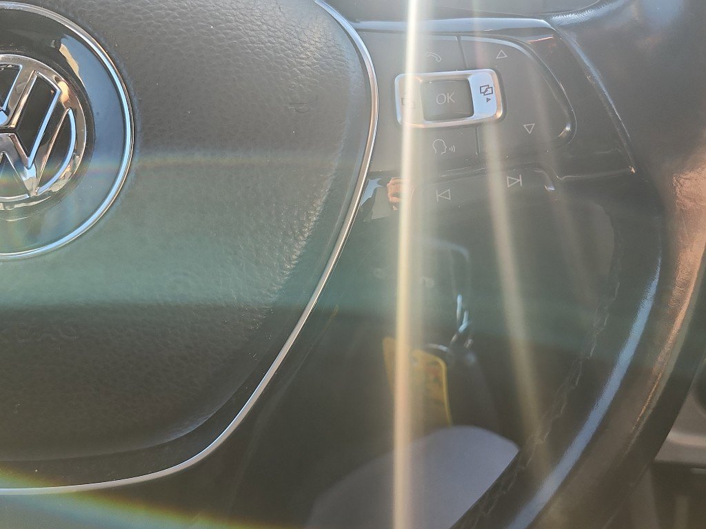 Used 2016 Volkswagen Golf S image 18