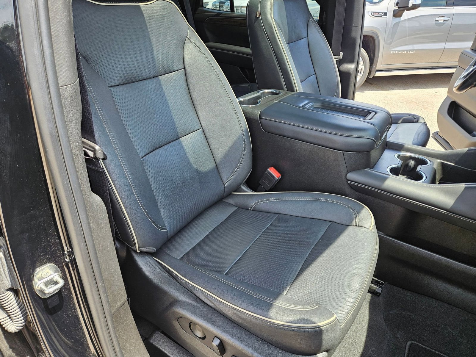 Used 2022 Chevrolet Tahoe Premier AWD/4WD image 31