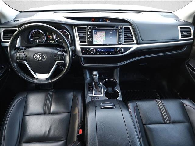 Certified 2019 Toyota Highlander SE AWD/4WD image 16