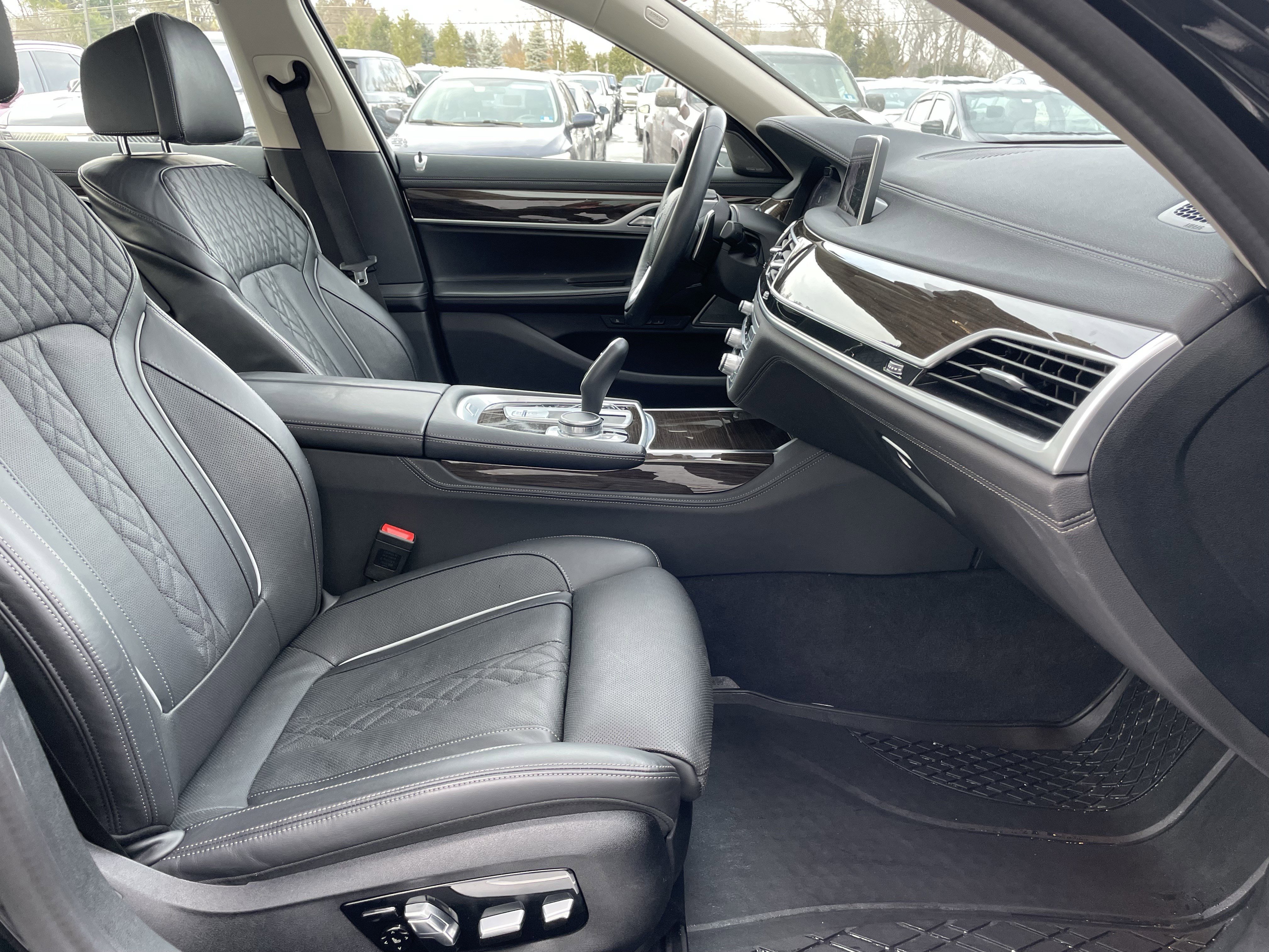 Used 2022 BMW 750i xDrive image 15