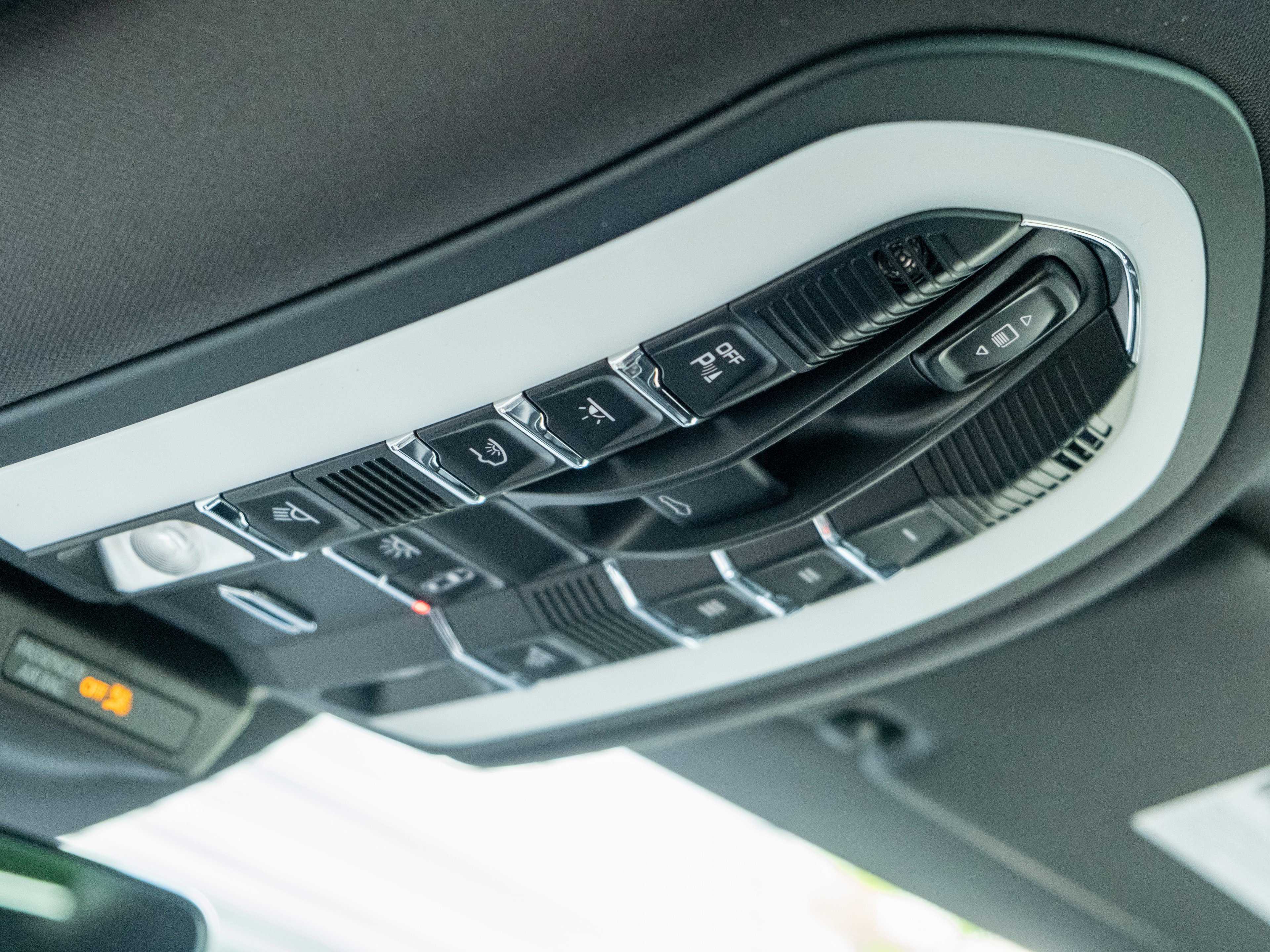 Certified 2025 Porsche Macan image 29