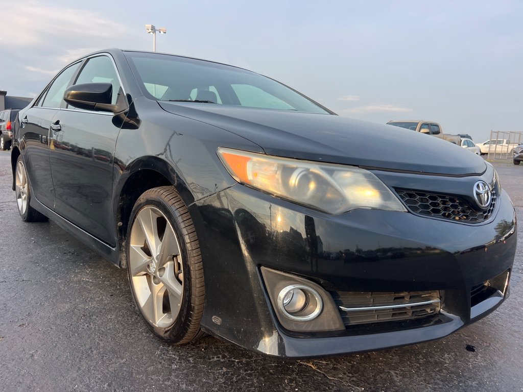 Used 2012 Toyota Camry SE w/ Leather Pkg FWD image 1