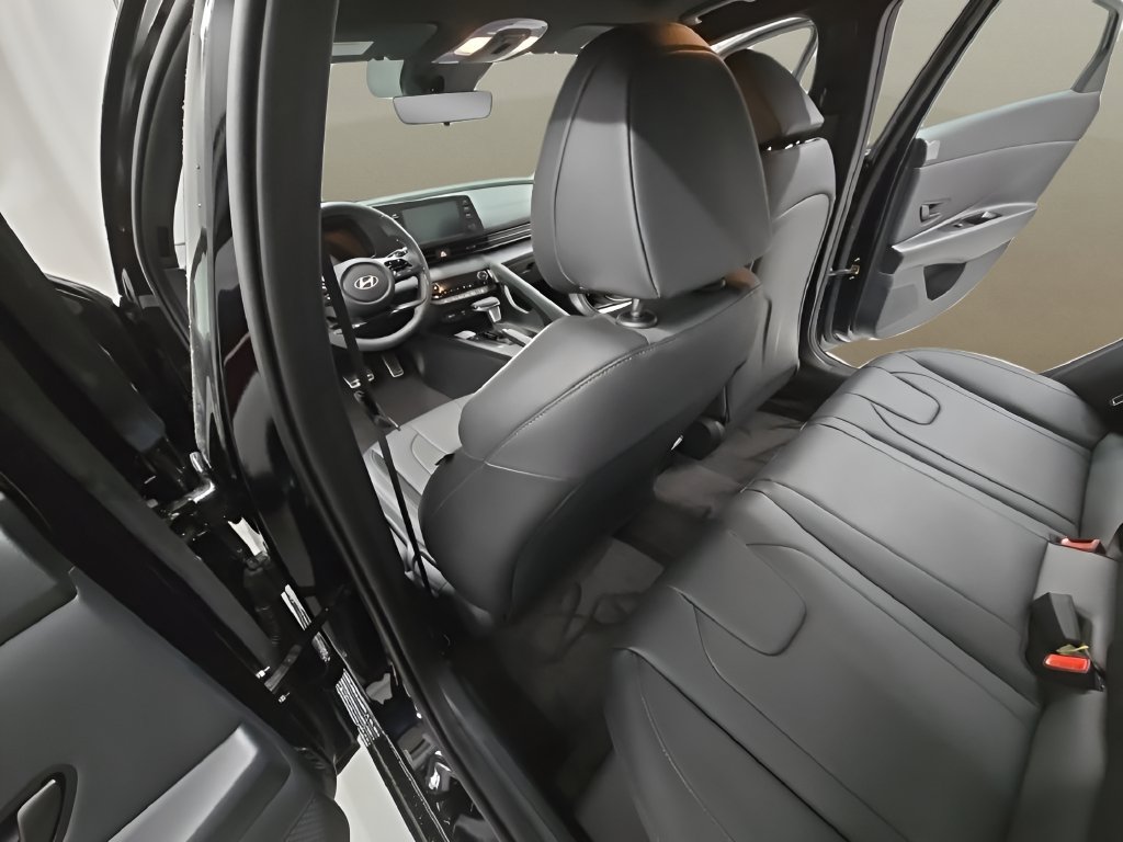 New 2026 Hyundai Elantra SEL Sport FWD image 17
