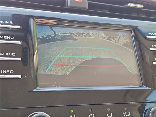 Used 2018 Toyota Camry LE FWD image 17