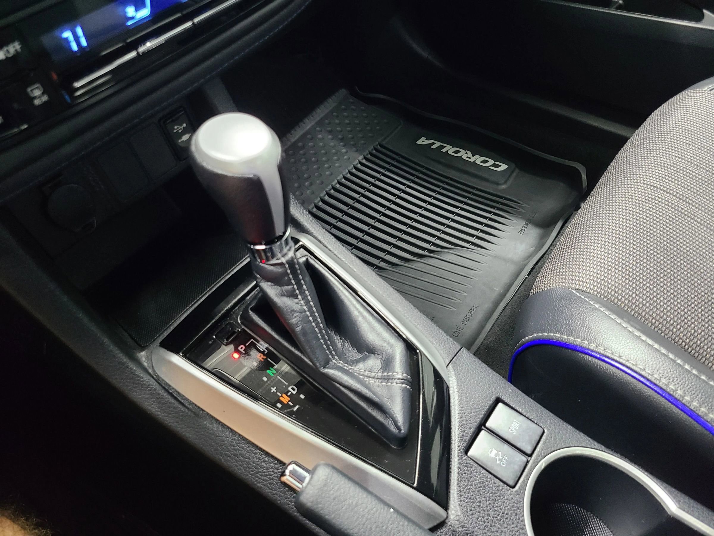 Used 2018 Toyota Corolla SE FWD image 33