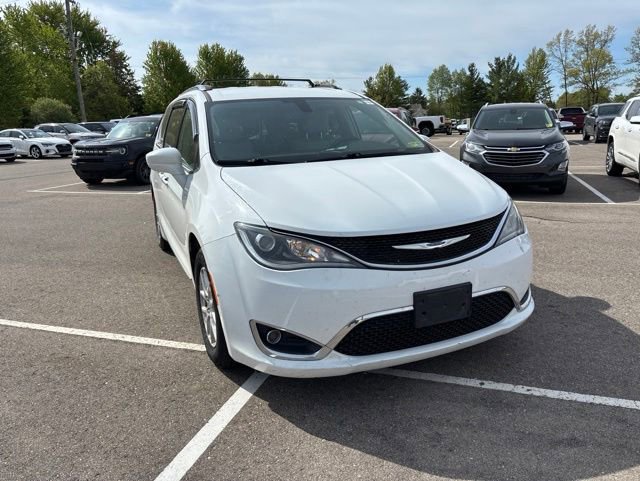 Used 2020 Chrysler Pacifica Touring-L FWD image 4